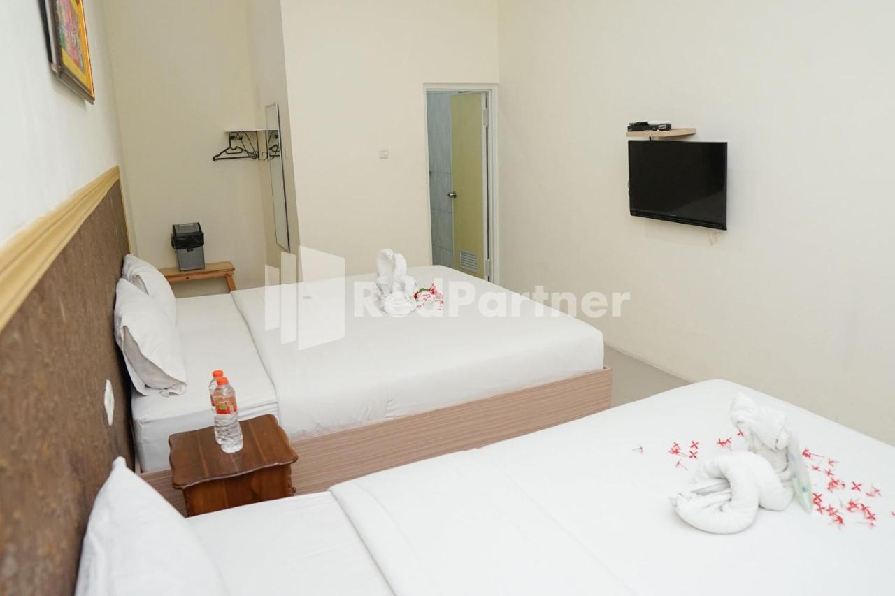 Adisa Homestay Near Saiful Anwar Malang Ngoại thất bức ảnh