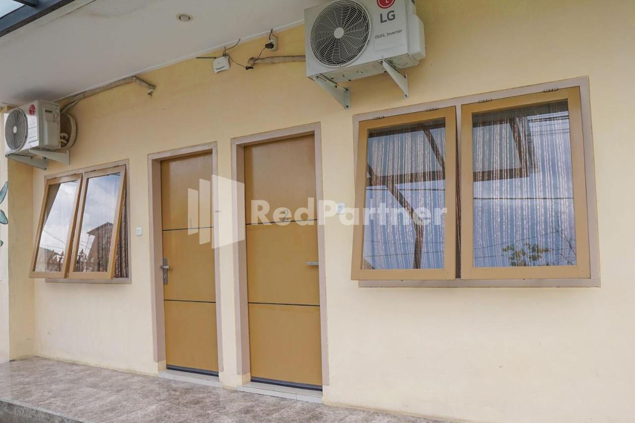 Adisa Homestay Near Saiful Anwar Malang Ngoại thất bức ảnh