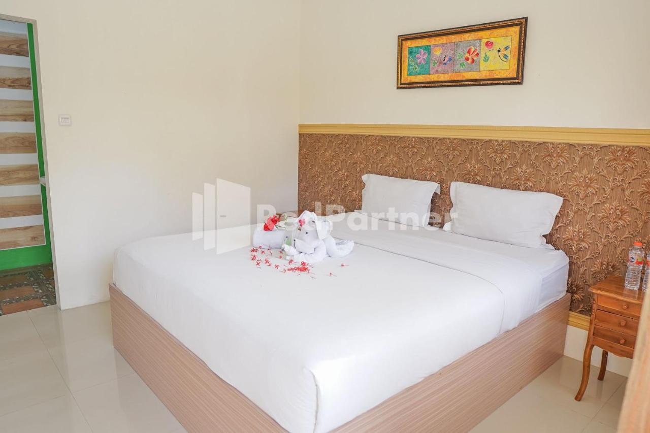 Adisa Homestay Near Saiful Anwar Malang Ngoại thất bức ảnh