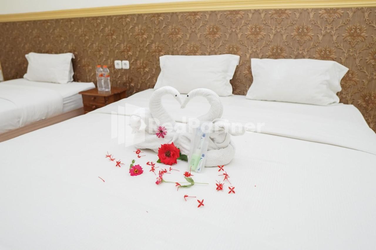 Adisa Homestay Near Saiful Anwar Malang Ngoại thất bức ảnh