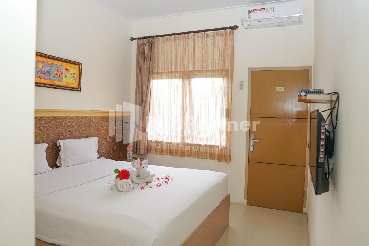 Adisa Homestay Near Saiful Anwar Malang Ngoại thất bức ảnh