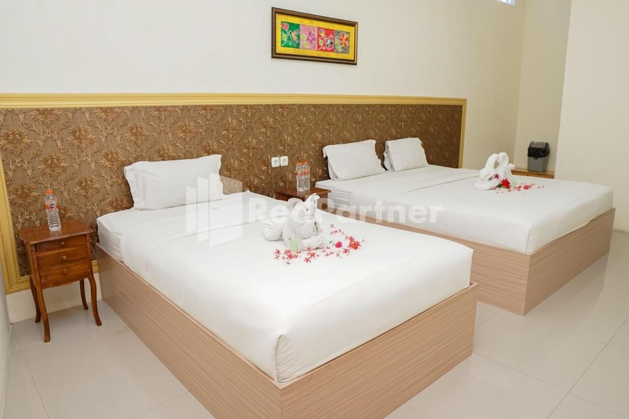 Adisa Homestay Near Saiful Anwar Malang Ngoại thất bức ảnh