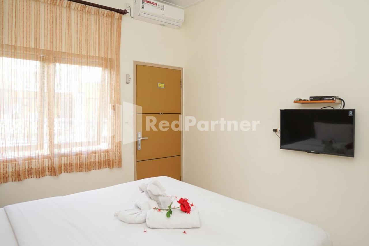Adisa Homestay Near Saiful Anwar Malang Ngoại thất bức ảnh