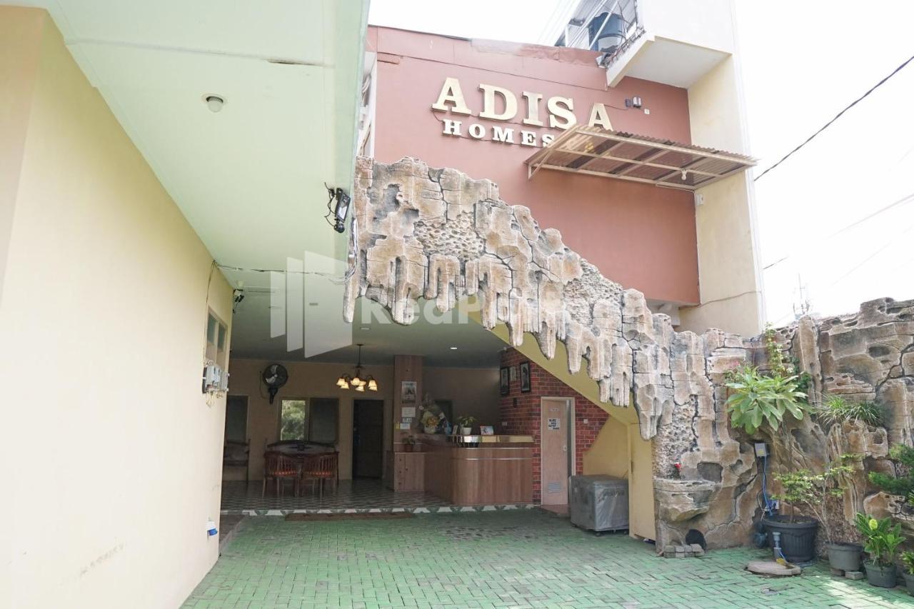 Adisa Homestay Near Saiful Anwar Malang Ngoại thất bức ảnh
