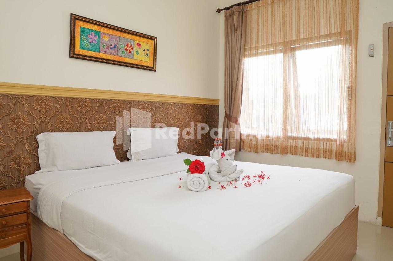 Adisa Homestay Near Saiful Anwar Malang Ngoại thất bức ảnh
