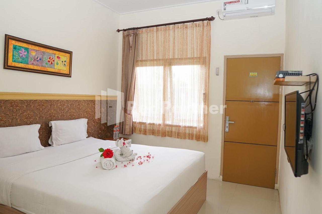 Adisa Homestay Near Saiful Anwar Malang Ngoại thất bức ảnh